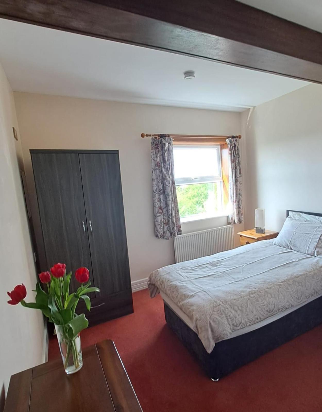 Teach Hudi Beag Bed & Breakfast Бънбег Екстериор снимка